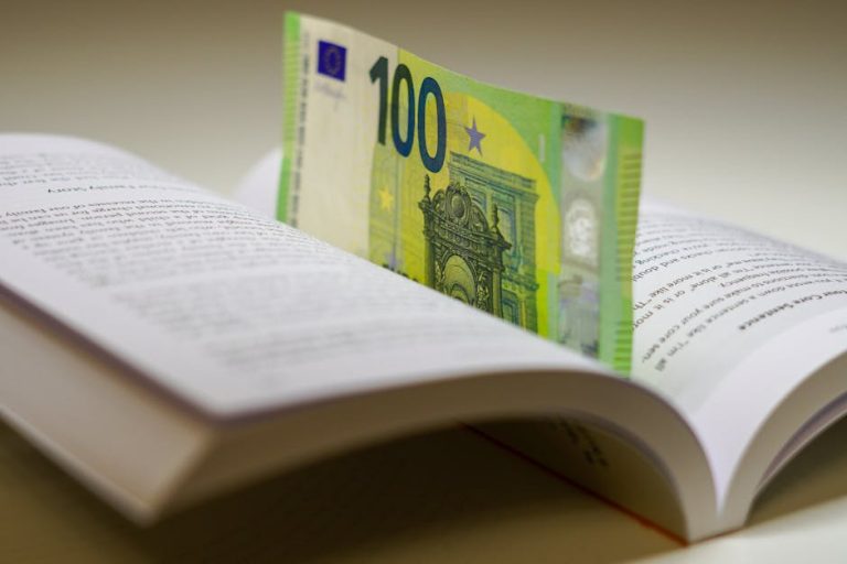 The Art of Investing: Essential Literary Works for Investors Today