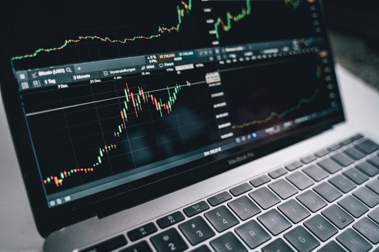 The Role of Storytelling in Teaching Effective Investment Strategies and Principles